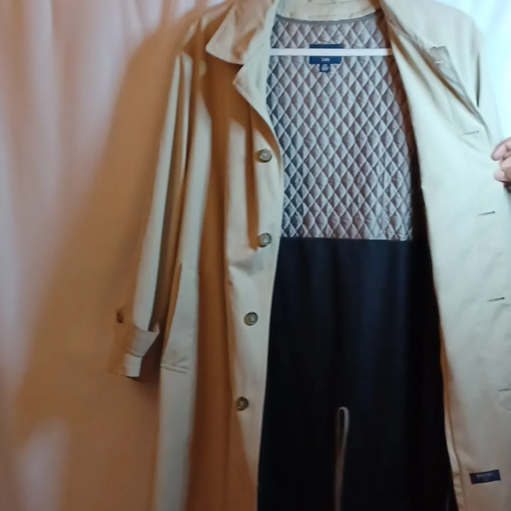 BROOKS 346 Tan Color Men's Trench Coat. Size 44R - Picture 8 of 16